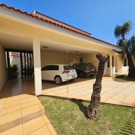 Buy this 4 bed house on Rua Carlos Chagas in Zona 05, Maringá - PR