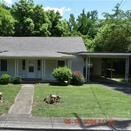 Buy this 3 bed house on 1060 West Avenue in Eden, NC 27288