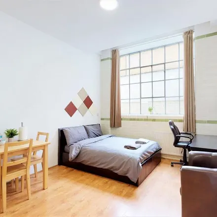 Rent this studio apartment on Walton House in Thane Villas, London