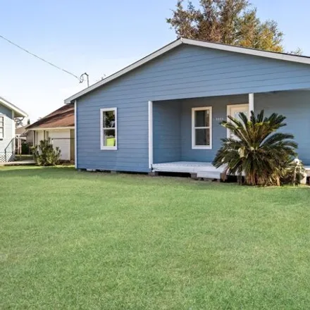 Image 3 - 6032 Jefferson Boulevard, Groves, TX 77619, USA - House for rent