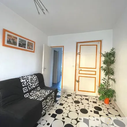 Rent this 2 bed apartment on 7 Rue Léon Blum in 80000 Amiens, France