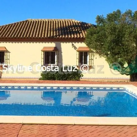 Rent this 3 bed house on Pinar de los Franceses - El Marquesado