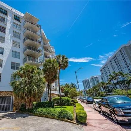 Buy this 1 bed condo on 6801 Indian Creek Drive in Atlantic Heights, Miami Beach