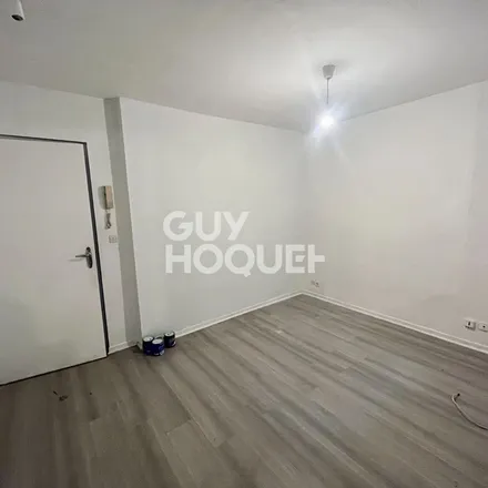 Rent this 2 bed apartment on Collège Jean Macé in Rue des Maréchaux, 62100 Calais