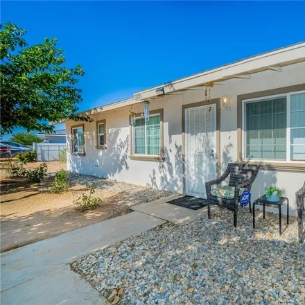 Image 4 - 13270 Yakima Road, Apple Valley, CA 92308, USA - House for sale
