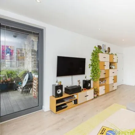 Image 5 - Cornhill House, 36 St Paul's Way, Bow Common, London, E3 4YH, United Kingdom - Apartment for sale