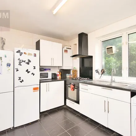 Rent this 4 bed townhouse on 11-18 Elizabeth Close in Bow Common, London