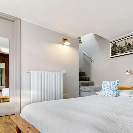 Rent this 1 bed apartment on Cimitero di Moltrasio in Roiano, Moltrasio
