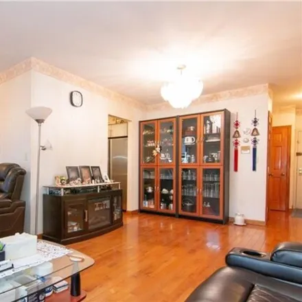 Image 2 - 1727 East 14th Street, New York, NY 11229, USA - House for sale