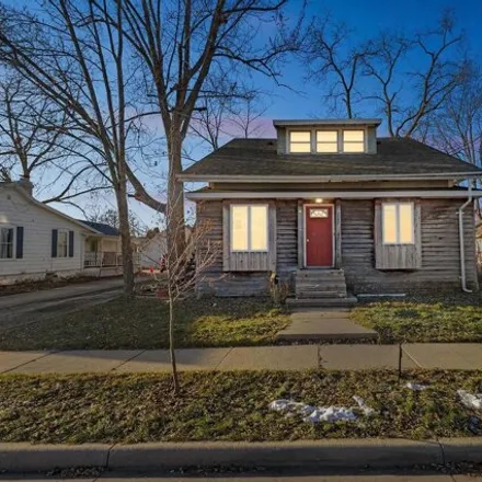 Buy this studio house on Washington Elementary School in East Franklin Avenue, Neenah