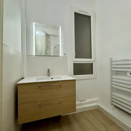 Rent this 2 bed apartment on 9 Rue des Cottages Fleuris in 83000 Toulon, France