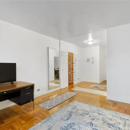 Image 2 - 48-17 42nd Street, New York, NY 11377, USA - Apartment for sale