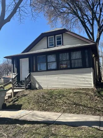 Buy this 3 bed house on 3347 North 17th Street in Milwaukee, WI 53206