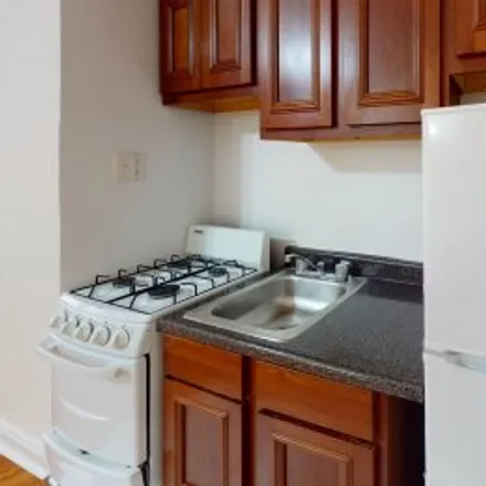 Rent this studio apartment on #491,606 West Cornelia Avenue in West Lakeview, Chicago