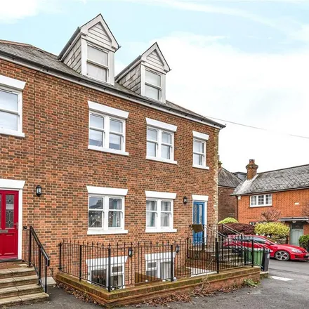 Rent this 3 bed townhouse on Avenue Road in Winchester, SO22 5AQ