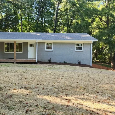 Buy this 3 bed house on 1526 10th Avenue Southeast in Hickory, NC 28602