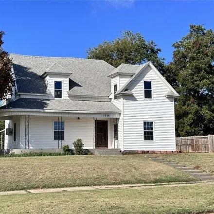 Buy this 5 bed house on 752 West Georgia Avenue in Chickasha, OK 73018