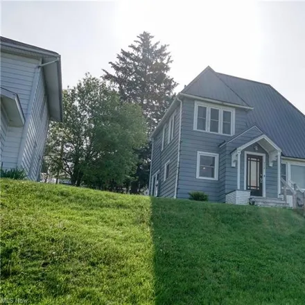 Buy this 2 bed house on 712 Oakland Boulevard in Cambridge, OH 43725