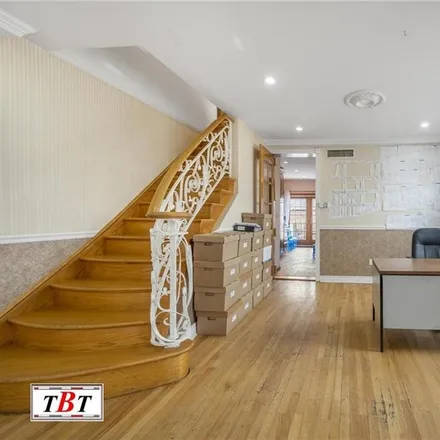Image 6 - 1724 East 24th Street, New York, NY 11229, USA - House for sale