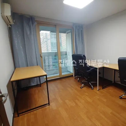 Rent this 3 bed apartment on 서울특별시 강남구 역삼동 670-6