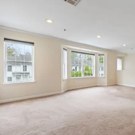 Image 4 - 355 Old Tarrytown Road, City of White Plains, NY 10603, USA - Condo for sale