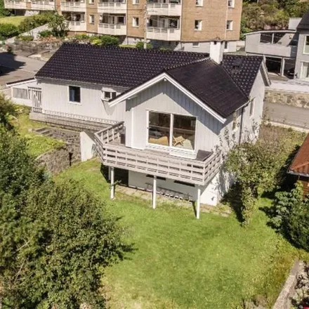 Rent this 4 bed apartment on Øyjordsveien 10 in 5038 Bergen, Norway