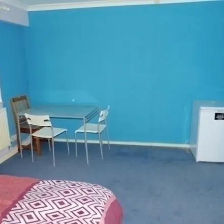 Rent this 1 bed apartment on Hamlet Square in London, NW2 1SR