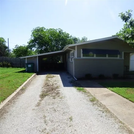 Buy this 3 bed house on 636 South Dixie Street in Eastland, TX 76448