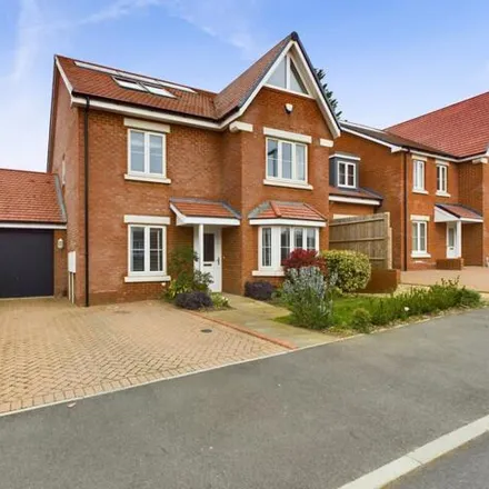 Buy this 4 bed house on Russells Close in East Hampshire, GU35 9DN
