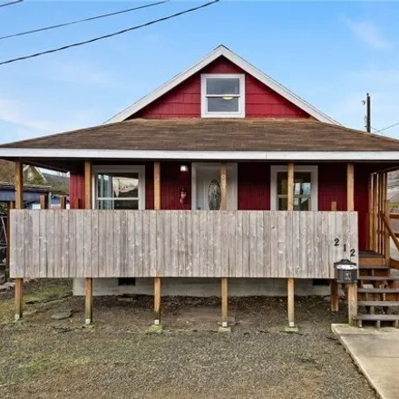 Buy this 3 bed house on Sumner at 30th in Sumner Avenue, East Hoquiam