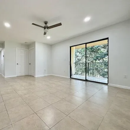 Image 2 - 347 Palm Way, Pembroke Pines, FL 33025, USA - Condo for rent