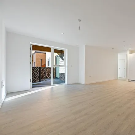 Rent this 3 bed apartment on Western Avenue in London, W3 7AJ