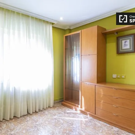 Rent this 4 bed room on Madrid in Paseo de Gigantes y Cabezudos, 54