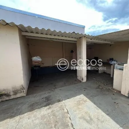 Buy this 3 bed house on Rua Vinte e Um de Abril in Pacaembú, Uberlândia - MG