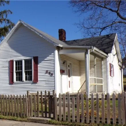 Buy this 2 bed house on 356 Schaum Avenue in Zanesville, OH 43701