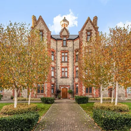 Rent this 2 bed apartment on Gilbert Scott Court in Amersham, HP7 0AP