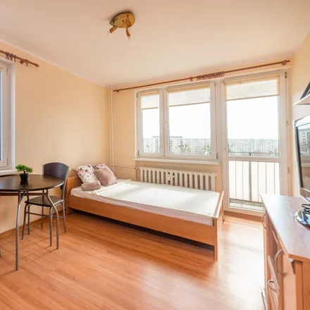 Rent this 3 bed room on Bitwy Oliwskiej 15 in 80-339 Gdańsk, Poland