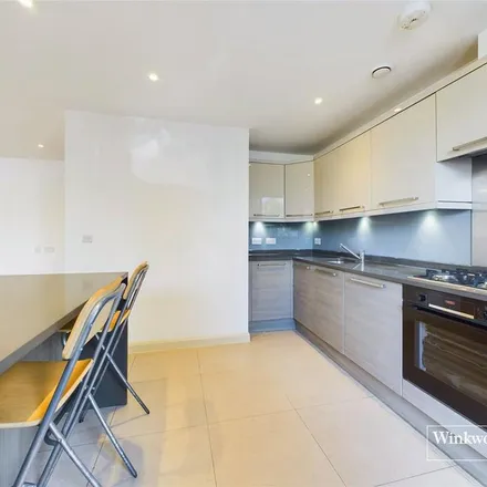 Rent this 3 bed apartment on Rose Glen in London, NW9 0LT