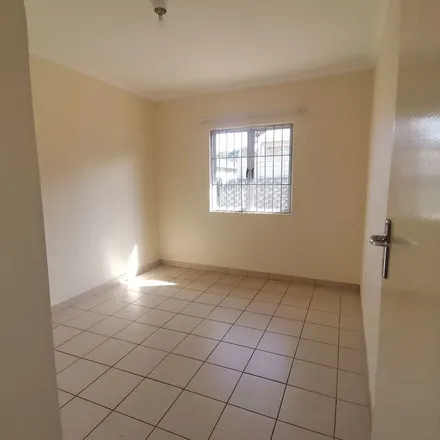 Image 2 - Tweedfern Place, Redfern, Phoenix, 4310, South Africa - Apartment for rent