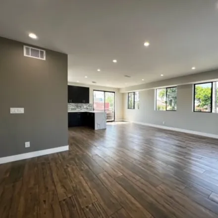 Image 2 - 14428 Tiara Street, Los Angeles, CA 91401, USA - Townhouse for rent