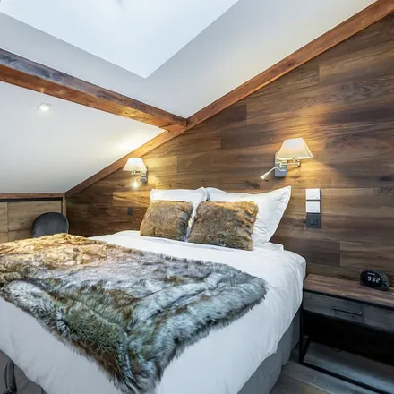 Rent this 5 bed apartment on 73120 Courchevel Moriond