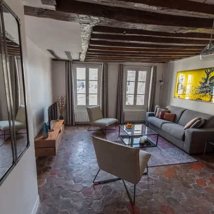 Rent this 3 bed apartment on 52 Rue du Temple in 75004 Paris, France