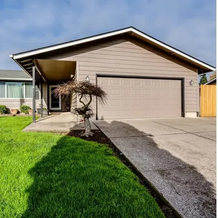 Buy this 3 bed house on 1482 T Street in Springfield, OR 97477