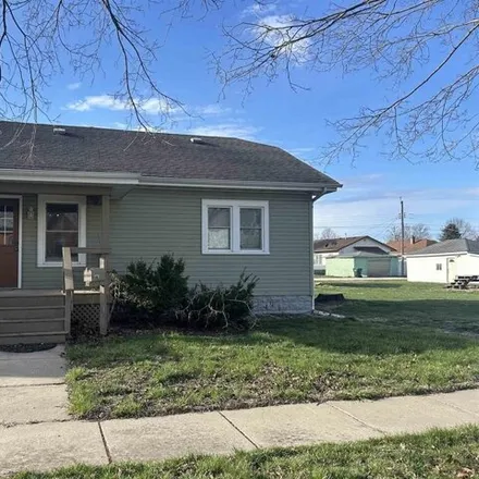 Buy this 2 bed house on 2748 Avenue K in Fort Madison, IA 52627