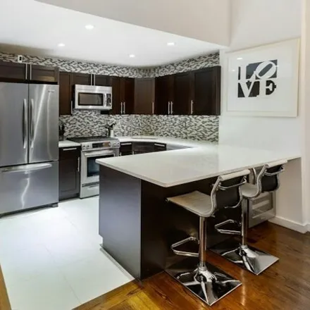 Image 4 - 534 West 43rd Street, New York, NY 10036, USA - Townhouse for sale