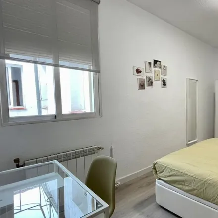 Rent this 4 bed room on Calle de Lagasca in 144, 28006 Madrid