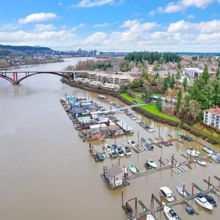 Buy this 3 bed condo on Waverly Landing Condominiums in 525 Southeast Marion Street, Portland