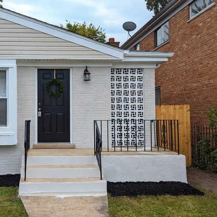 Buy this 3 bed house on 65 East 87th Street in Chicago, IL 60617