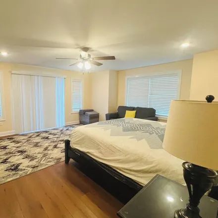 Rent this 6 bed townhouse on North Wildwood