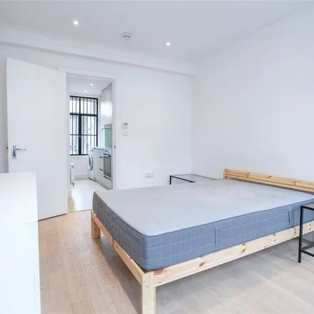 Rent this studio apartment on 94 Brick Lane in Spitalfields, London